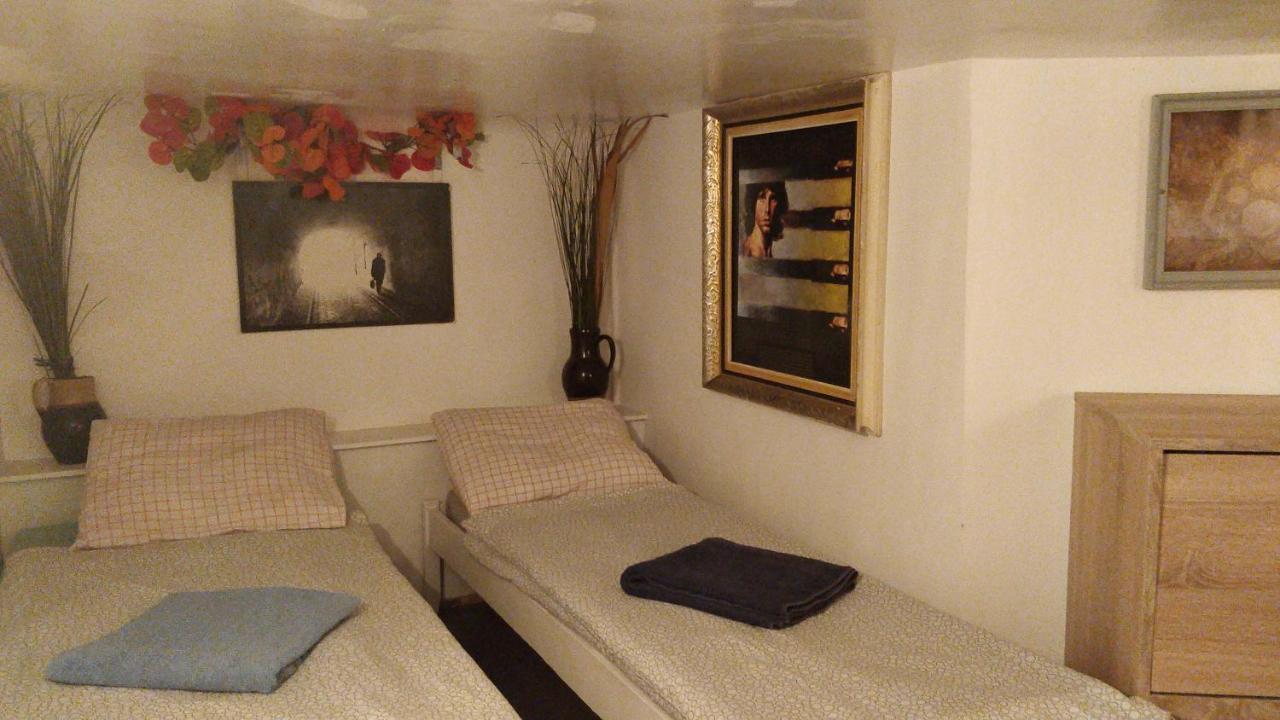 Prague "Above Train Central" Hostel Exterior foto
